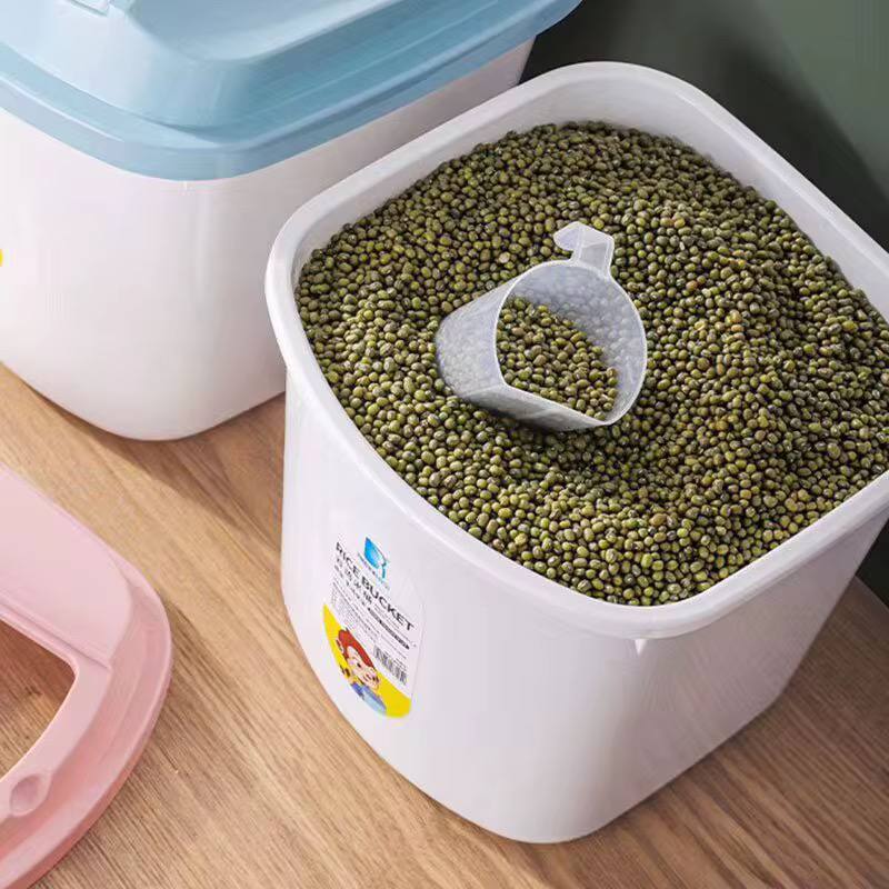 Rice/cereal bucket with measuring cup