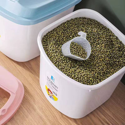 Rice/cereal bucket with measuring cup