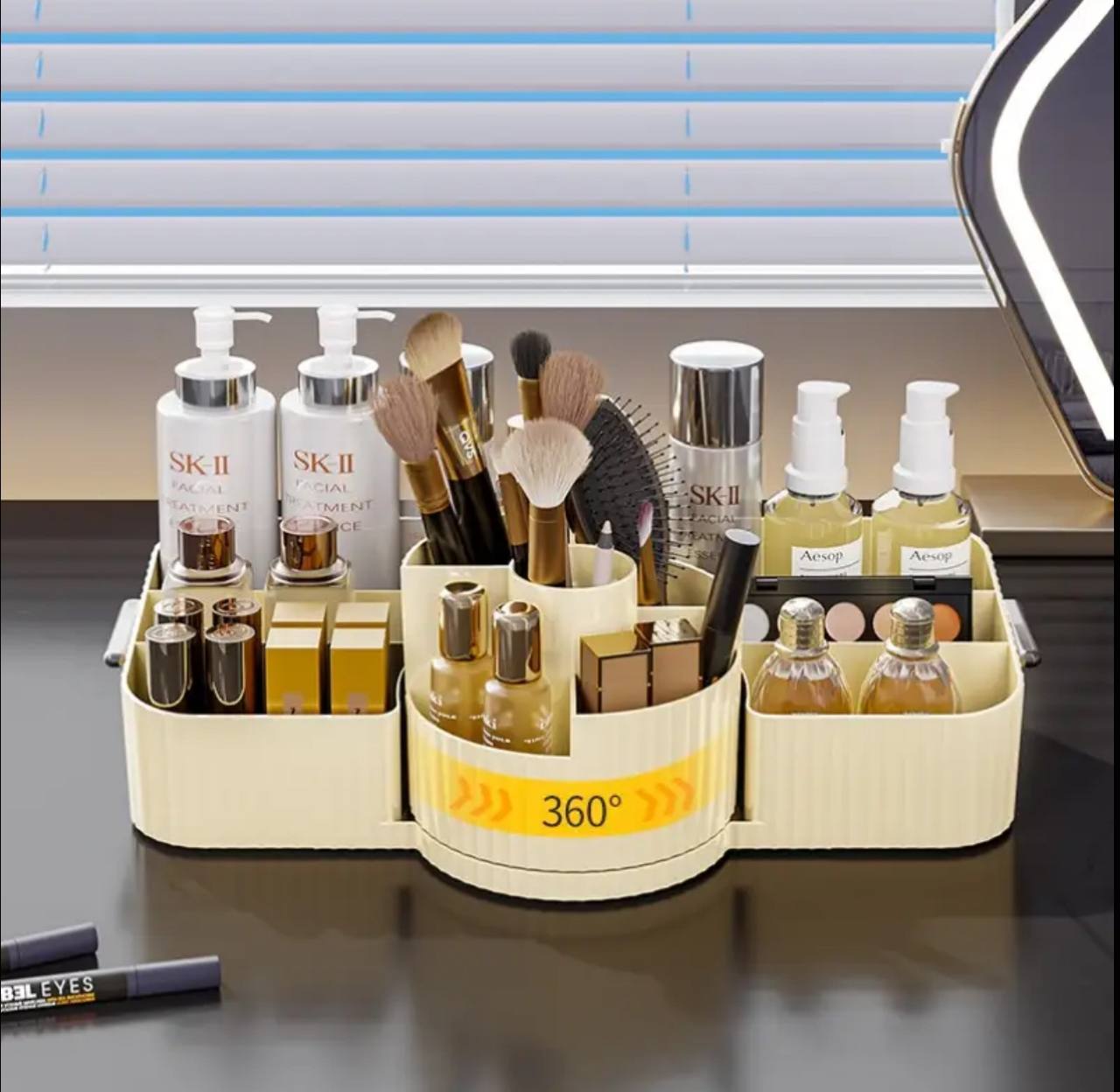 Multipurpose organizer with a 360 degrees compartment