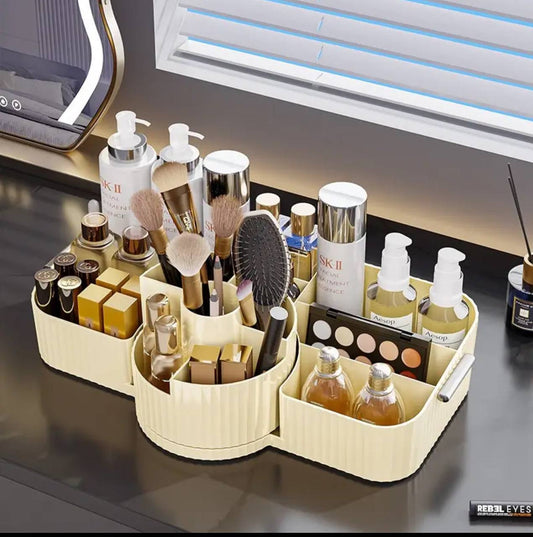 Multipurpose organizer with a 360 degrees compartment