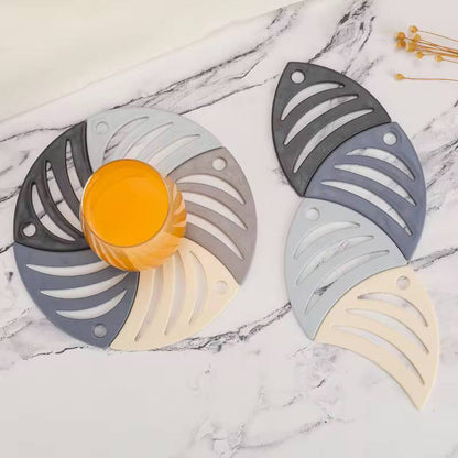 5 pieces fish shaped silicone coasters .