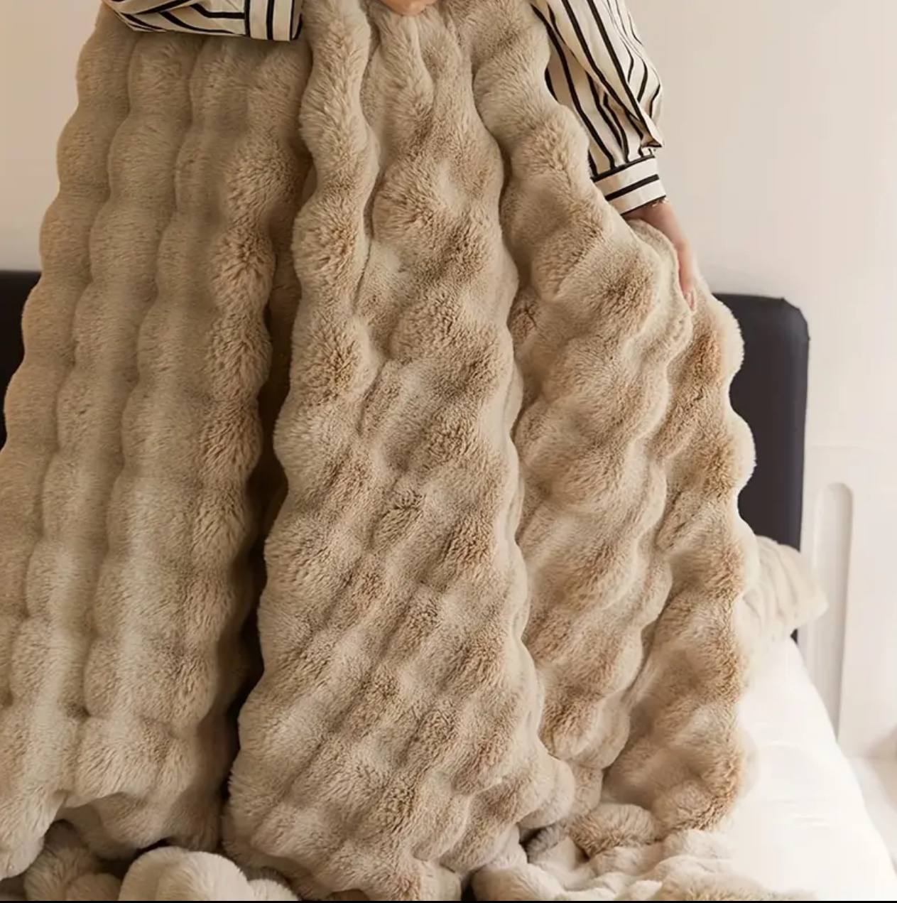 Premium quality Soft Bubble Winter Throw Blanket 180*200cm (6*6)