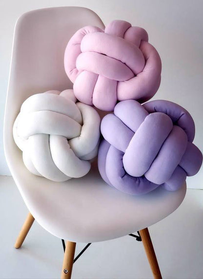 Knot pillows