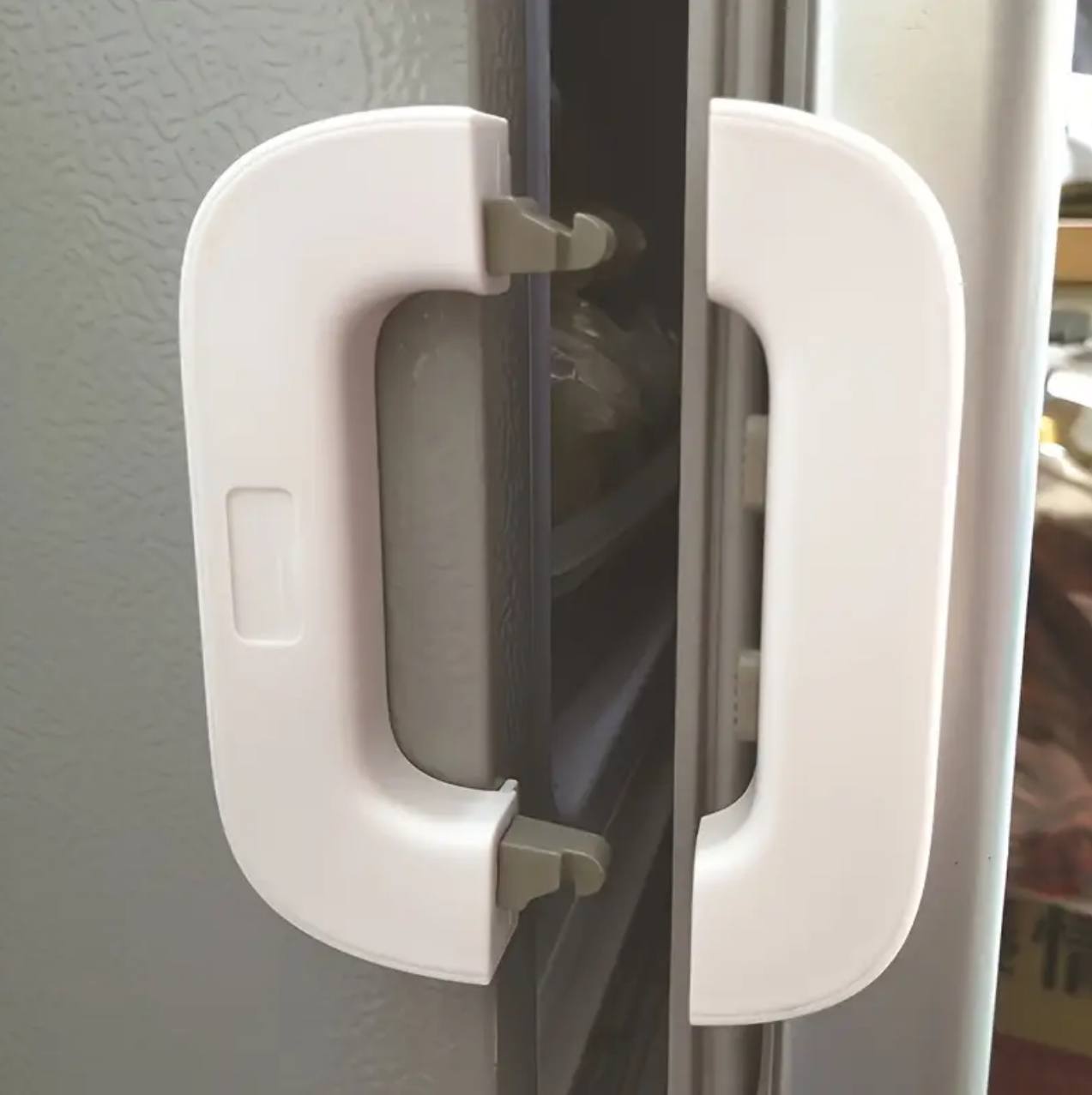 Refrigerator Door Child Safety Door Latch