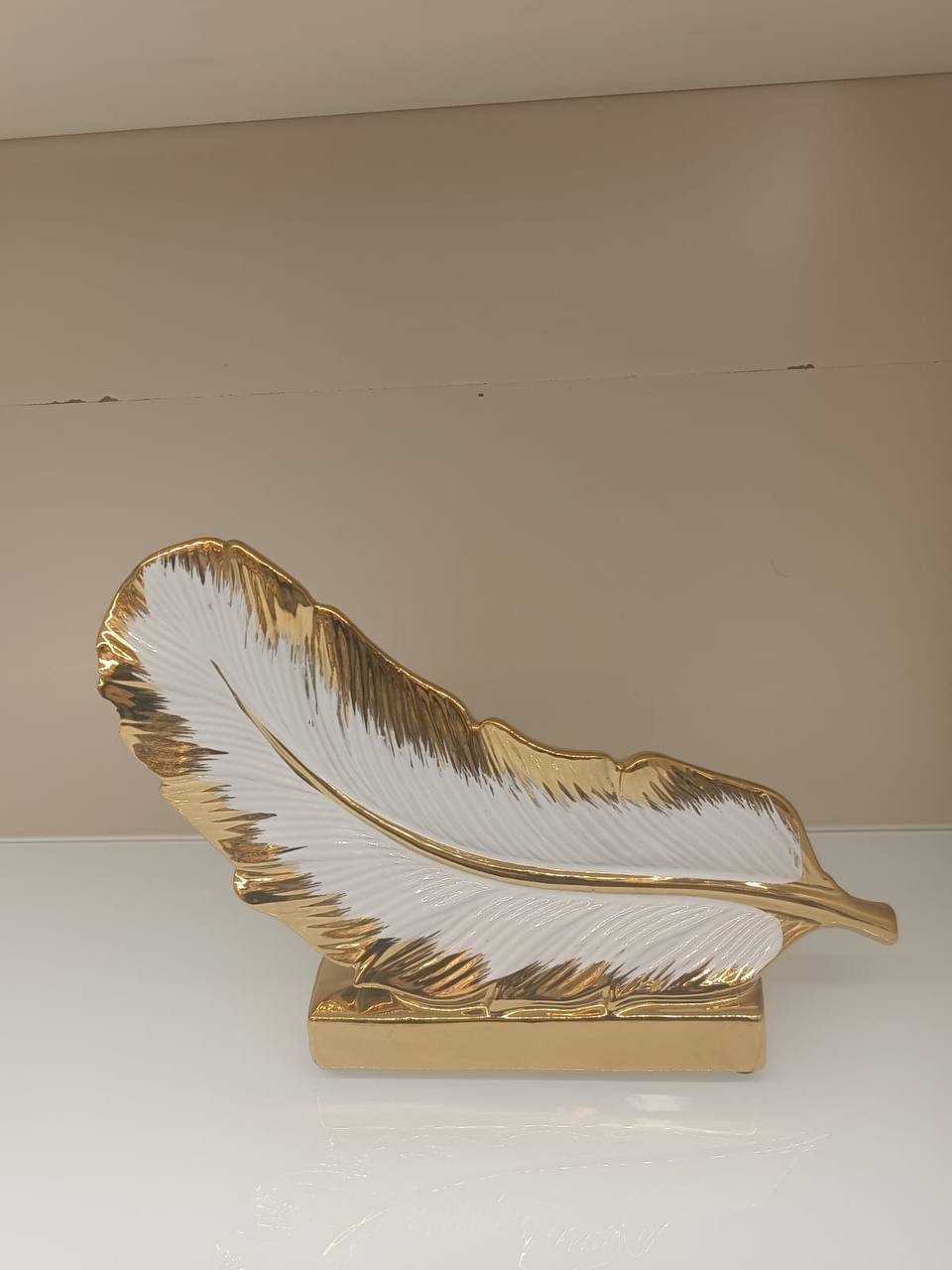 CERAMIC LEAF DECOR