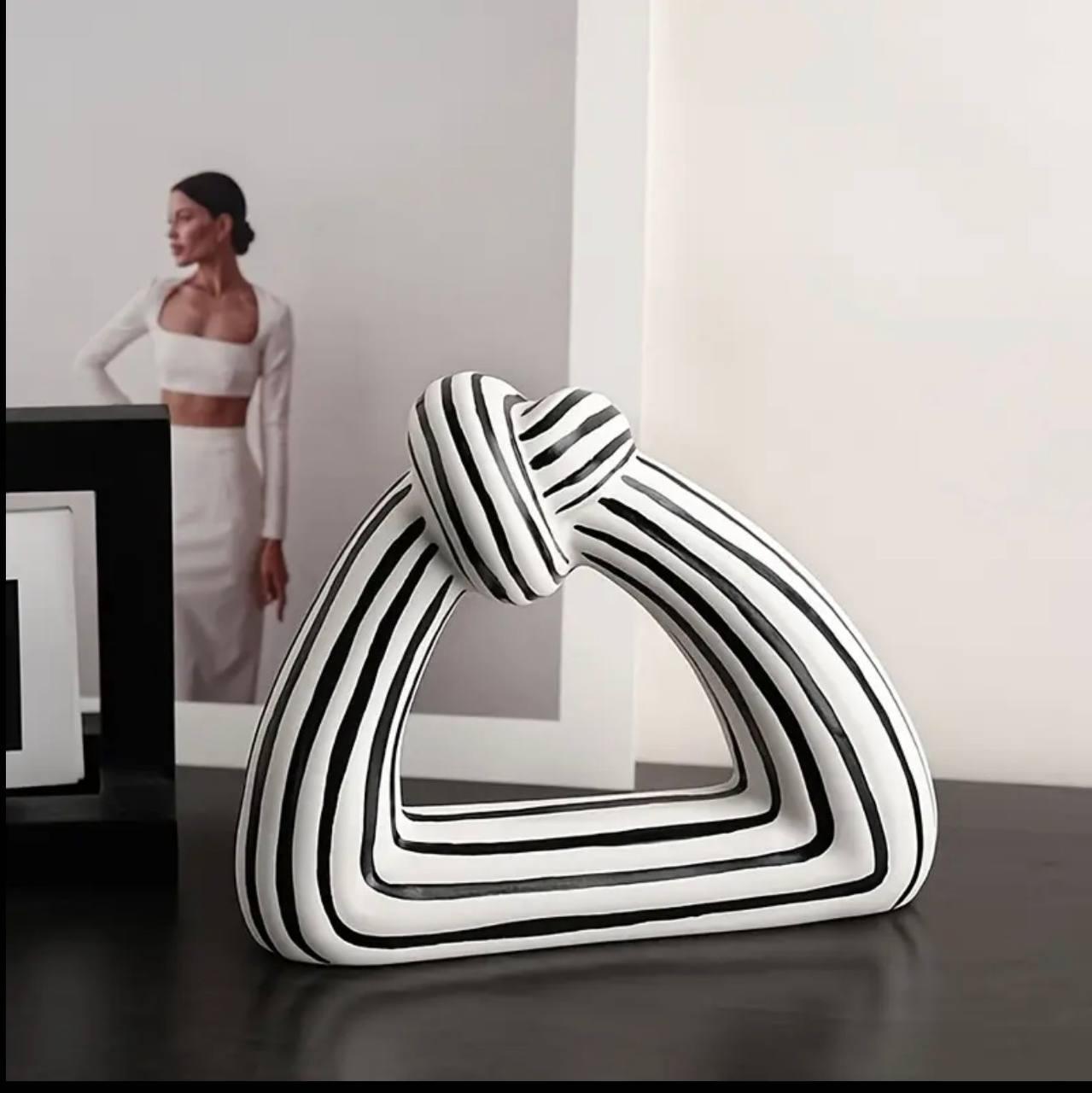 Interior creative black & white stripes knot abstract home decoration / premium  decorative ornament