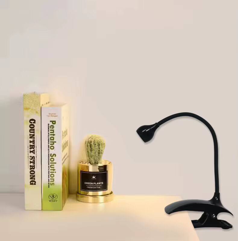 Portable UV nail polish lamp