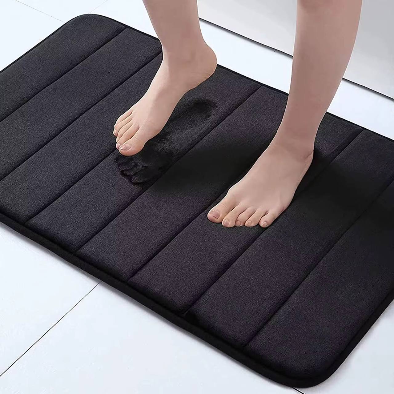 Super absorbent bathroom mat