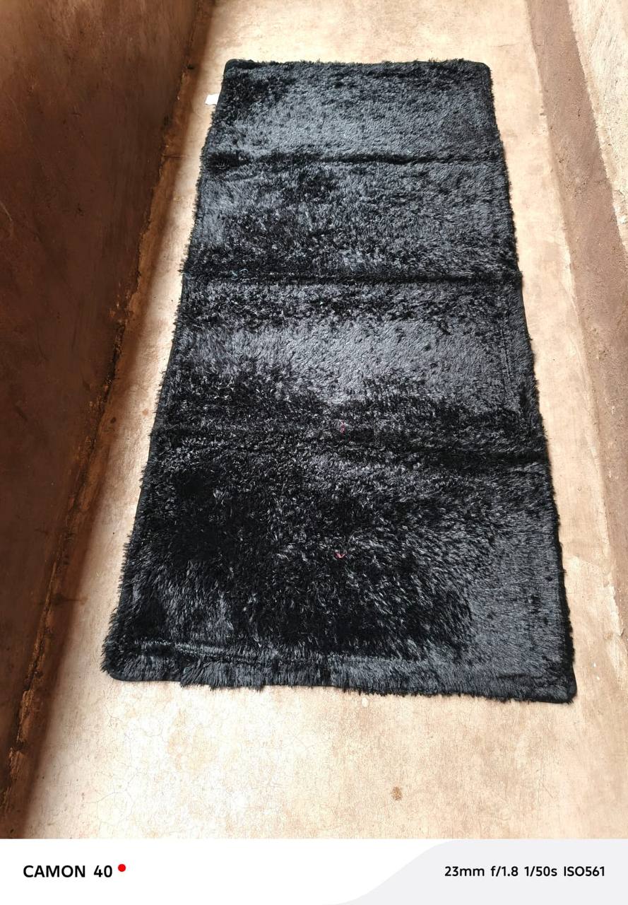 Fluffy bed side mat
