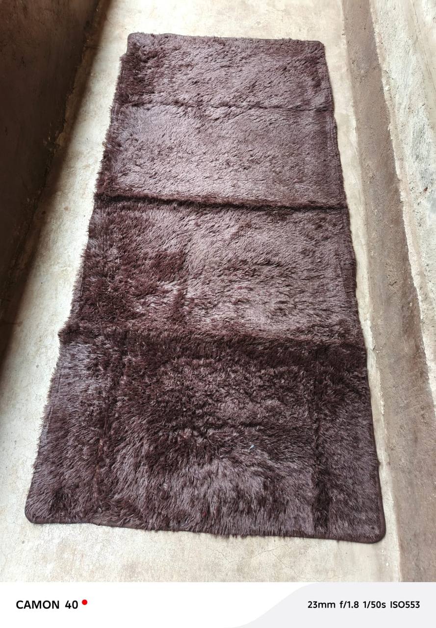 Fluffy bed side mat