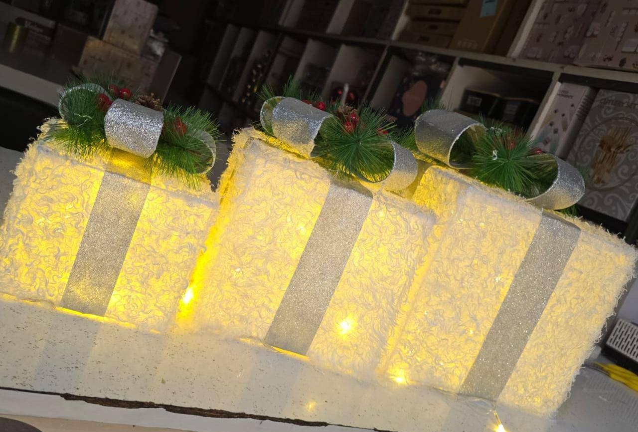 3PCS SET CHRISTMAS DECORATION GIFT BOX WITH LIGHTS