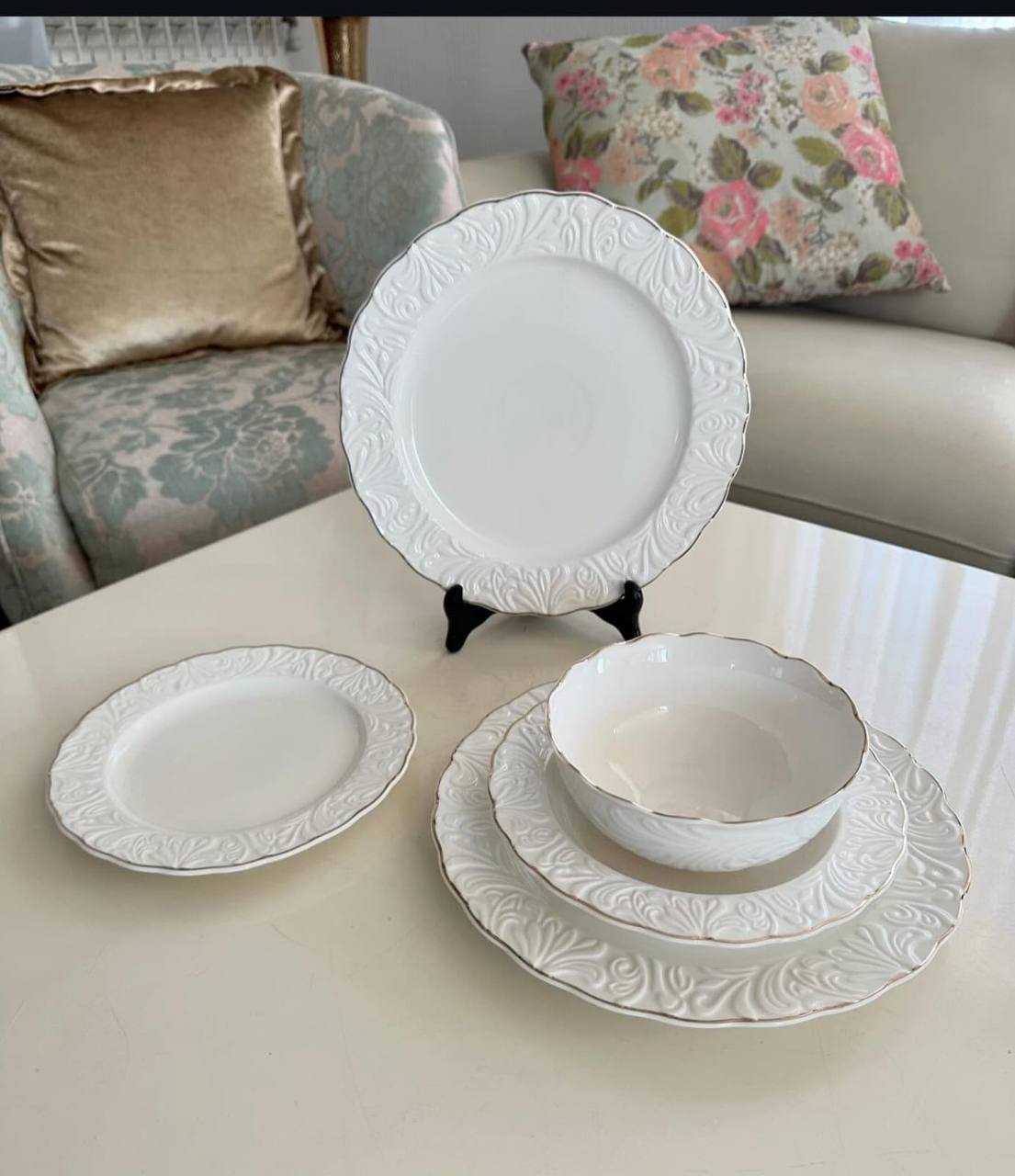 24pcs White Porcelain Embossed Ceramic dinner set with Gold rim.