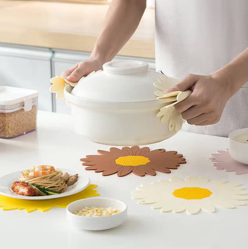Daisy Shape Silicone Coaster Kitchen Table Heat Resistant