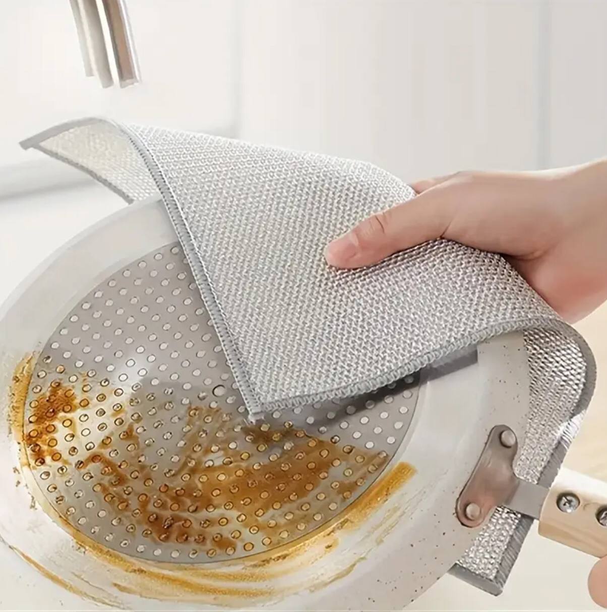 Multi-purpose magic wire dish cleaning cloth.