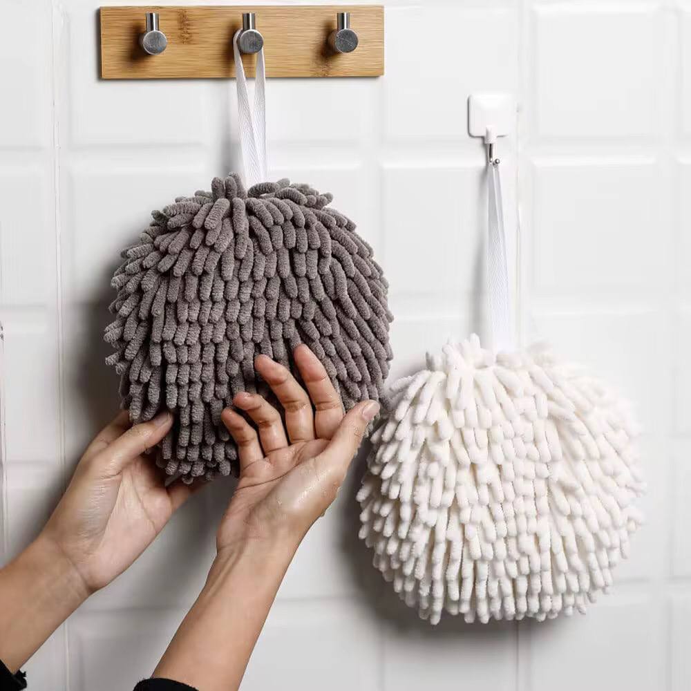 Fluffy chenille microfibre hand towel.