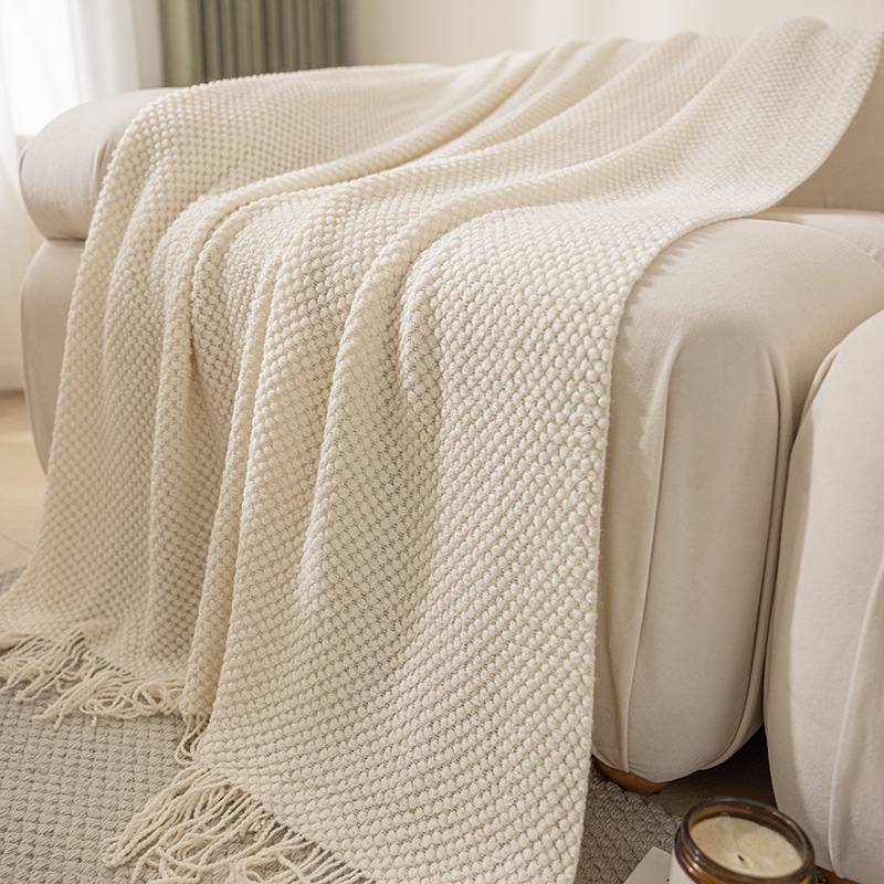 Knitted throw blanket