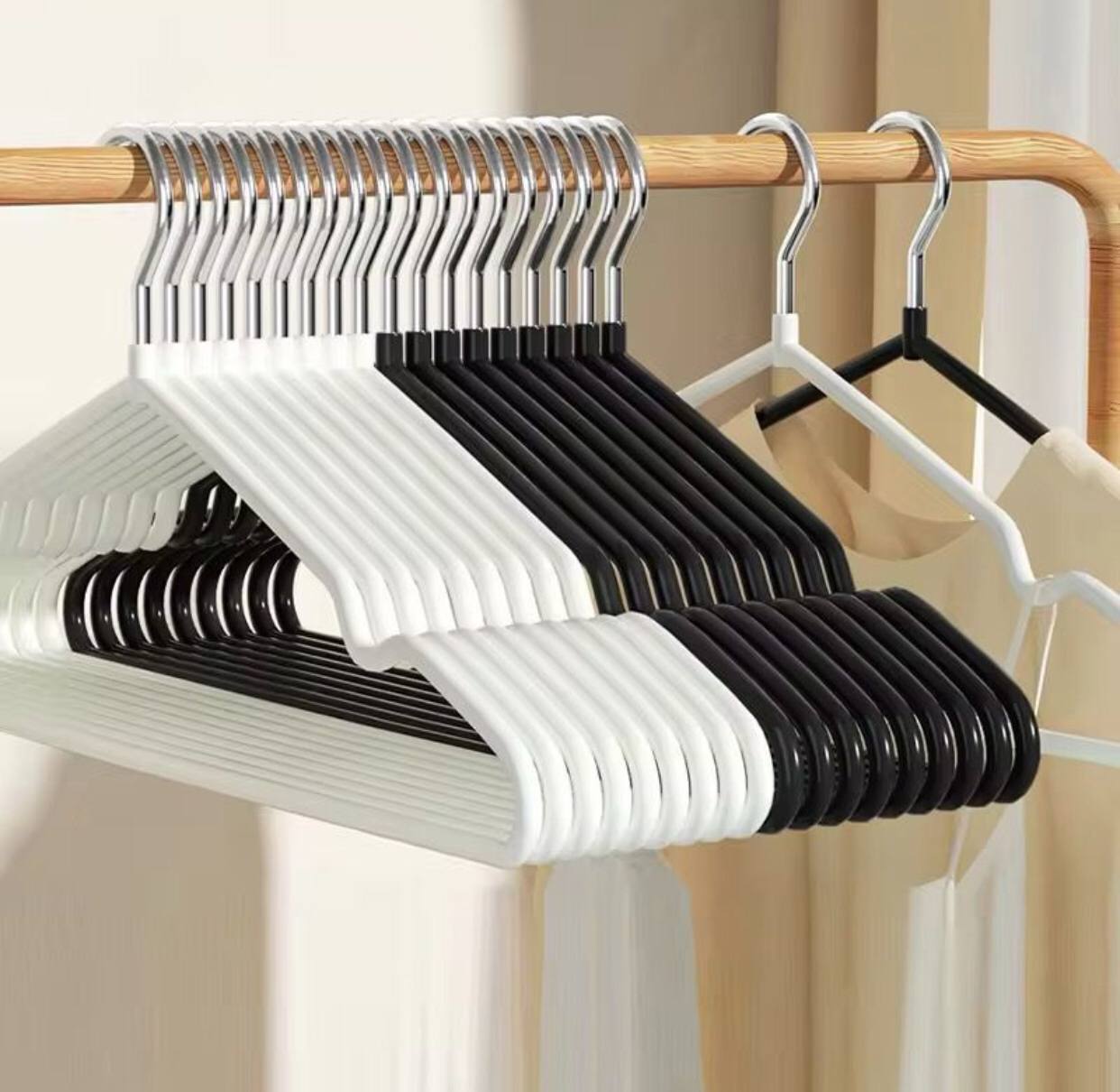 Non slip metal hanger with pvc coating