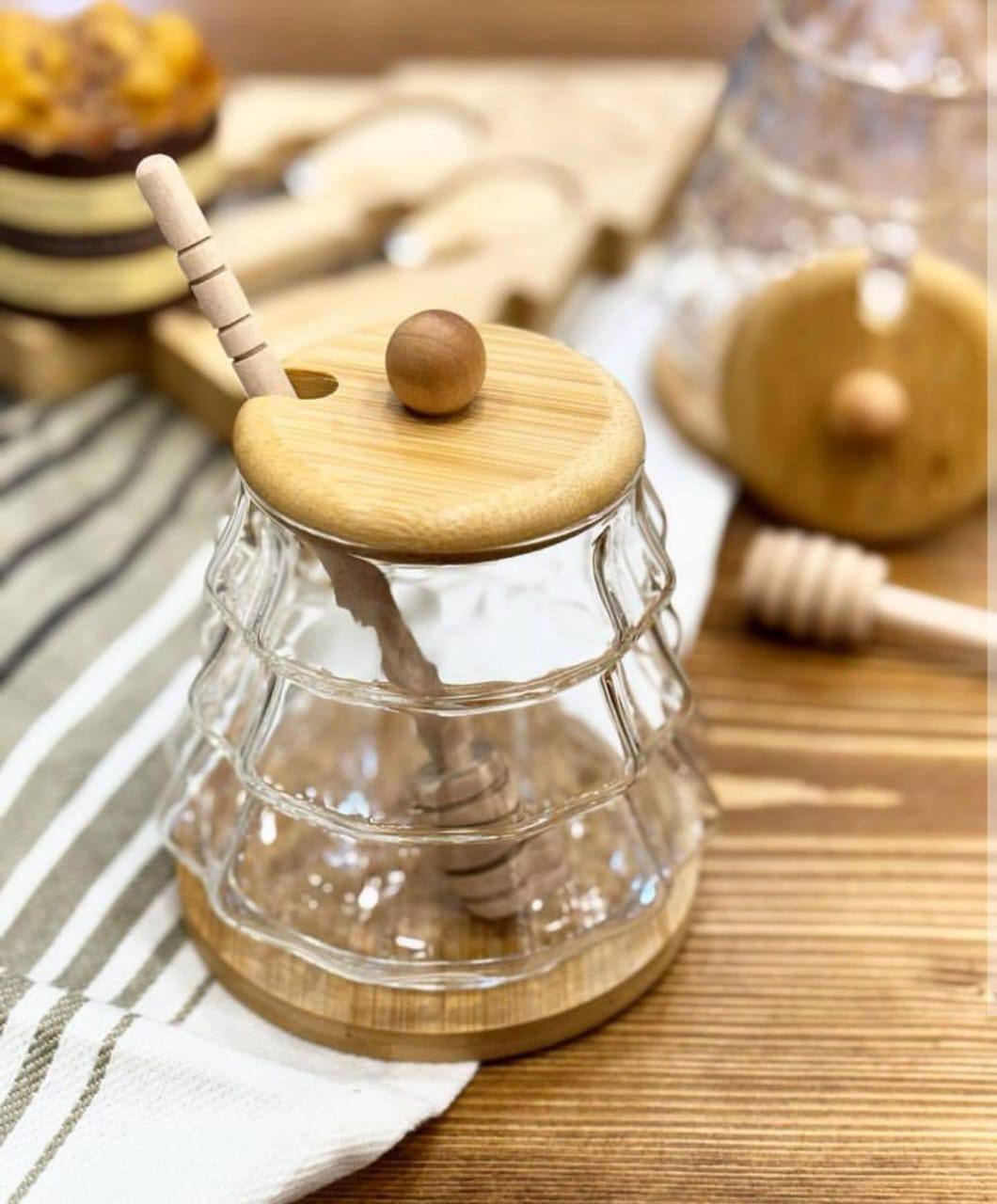 Borosilicate beehive honey jar with wooden lid and stirring stick