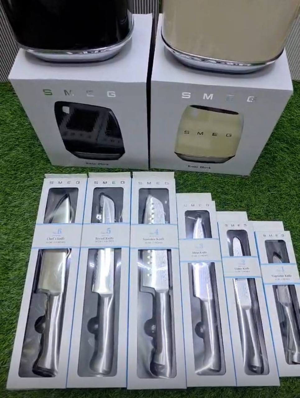 SMEG KNIFE SET.