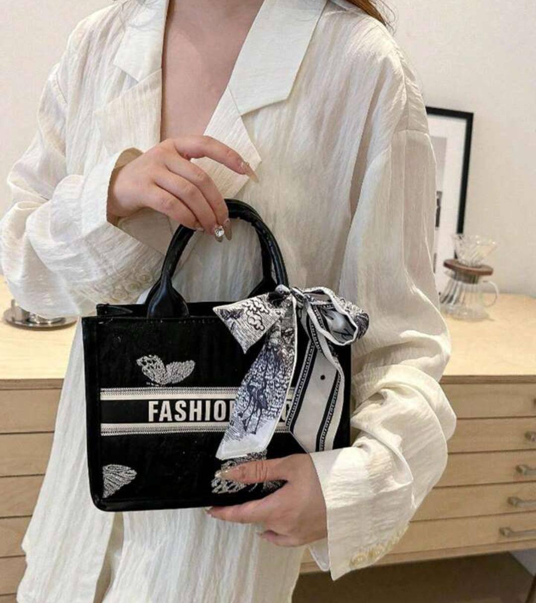 Fashionable summer handheld bag