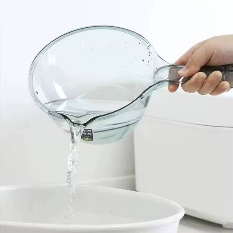 1Pc Transparent Long Handle Water Scoop