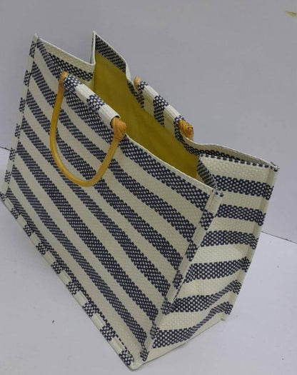 Linen Reusable Eco friendly shopping jute bags
Available in different prints 
Can be used as Burlap gifts packing bags
