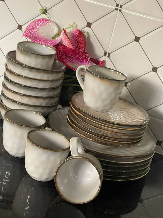 Ceramic dinner set