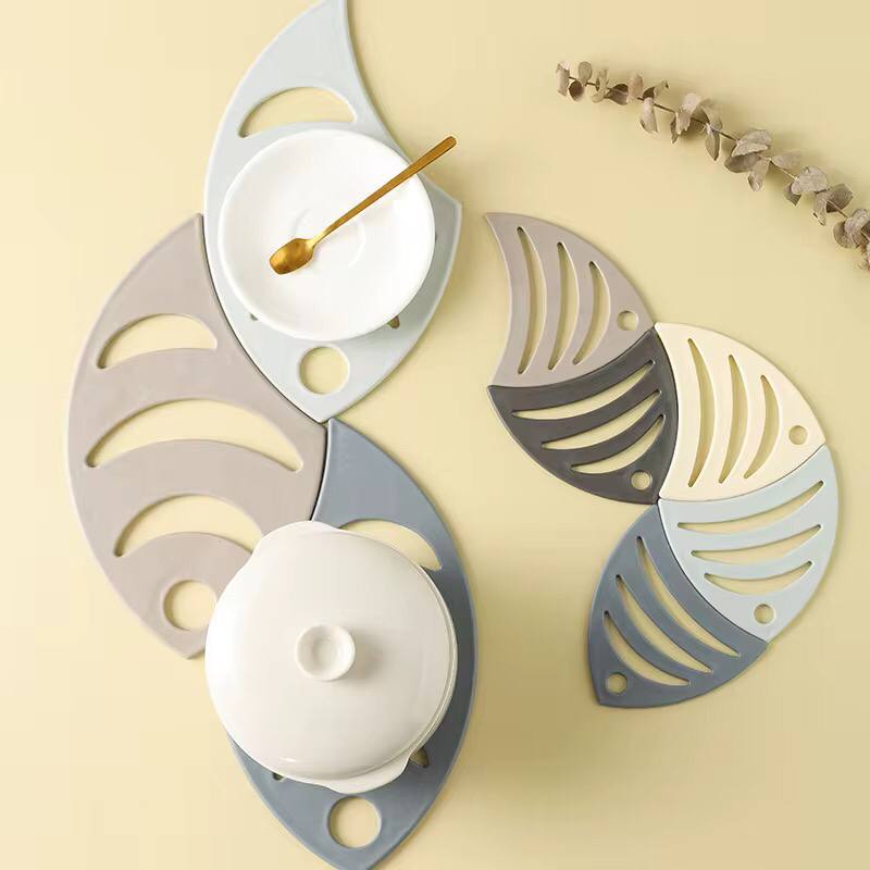 5 pieces fish shaped silicone coasters .
