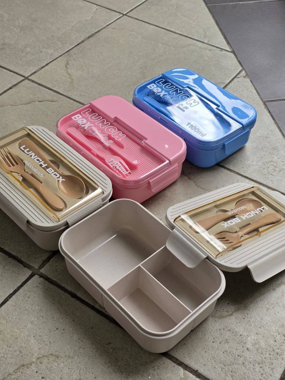 BENTO LUNCH BOX WITH 3 COMPARTMENTS  WITH A DOUBLE SIDED SPOON& Folk