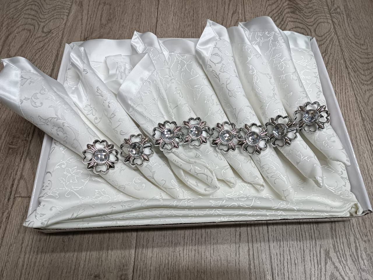 Table clothes with 8pcs napkins