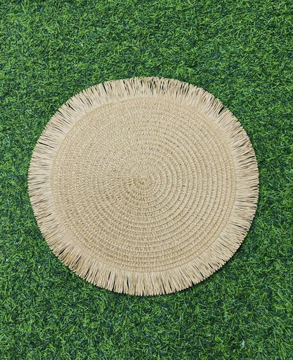 Luxurious woven round rattan Table mats/placemat
Size: 38cms
Colour: Dark brown, light brown and cream white 
6pc