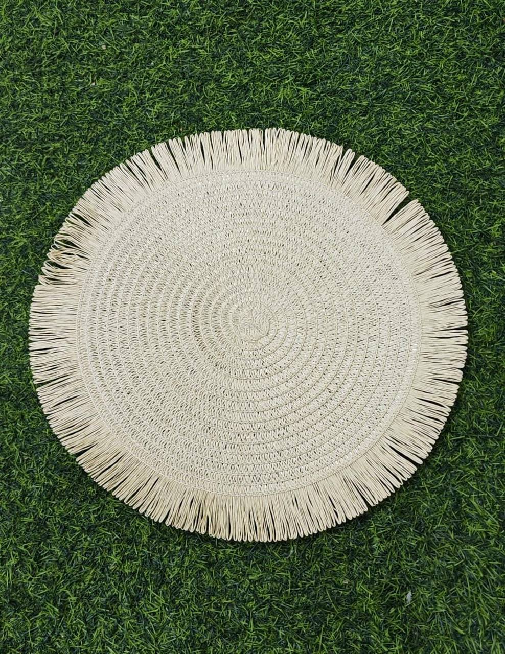 Luxurious woven round rattan Table mats/placemat
Size: 38cms
Colour: Dark brown, light brown and cream white 
6pc