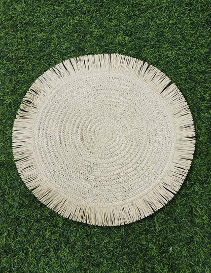 Luxurious woven round rattan Table mats/placemat
Size: 38cms
Colour: Dark brown, light brown and cream white 
6pc