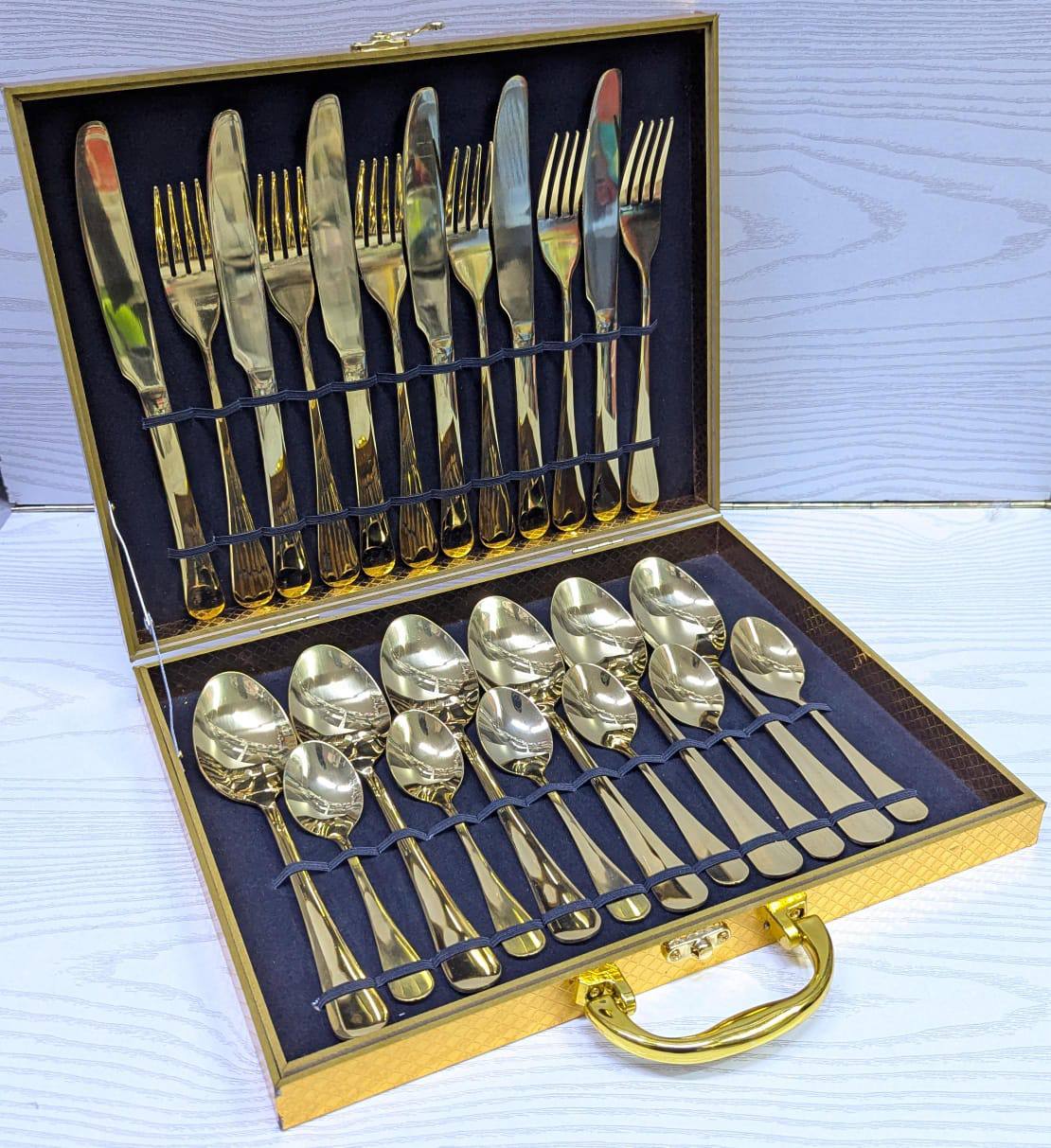 High quality 24pcs gold cutlery set with briefcase