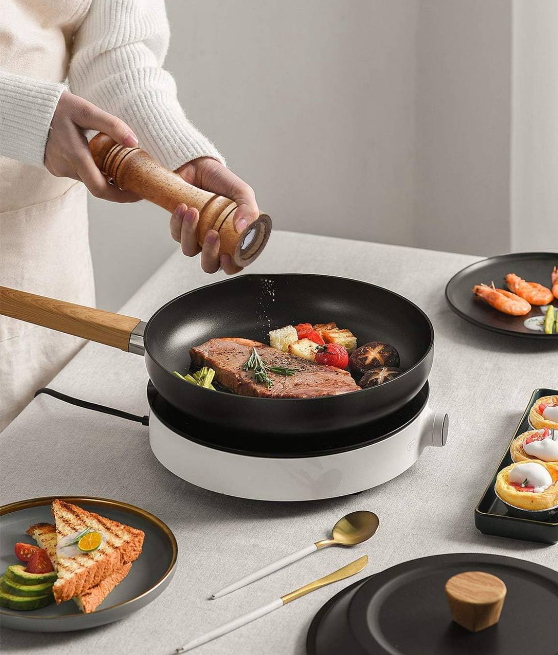 Solid wood pepper /spice grinder