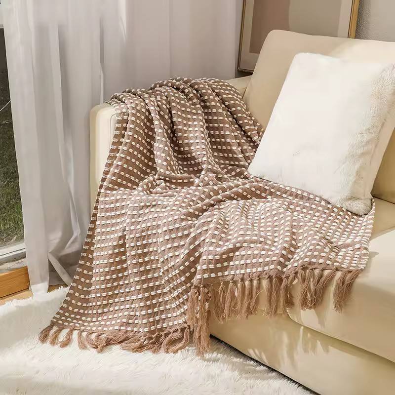 Knitted throw blanket