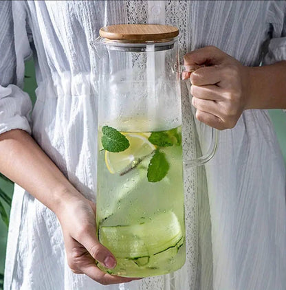Heat resistant glass jug with an Airtight bamboo lid