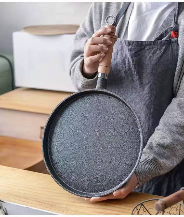Very heavy thick , high quality Die cast (anti scratch) chapati pan .