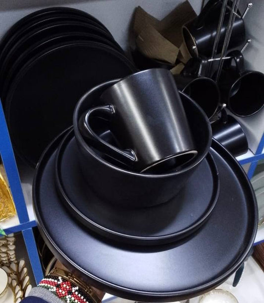 Black dinner set