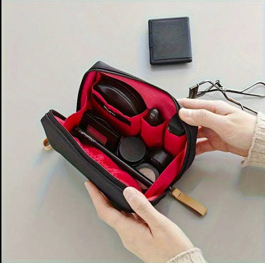 Fashionable small makeup bag/ mini cosmetic pouch with large capacity.