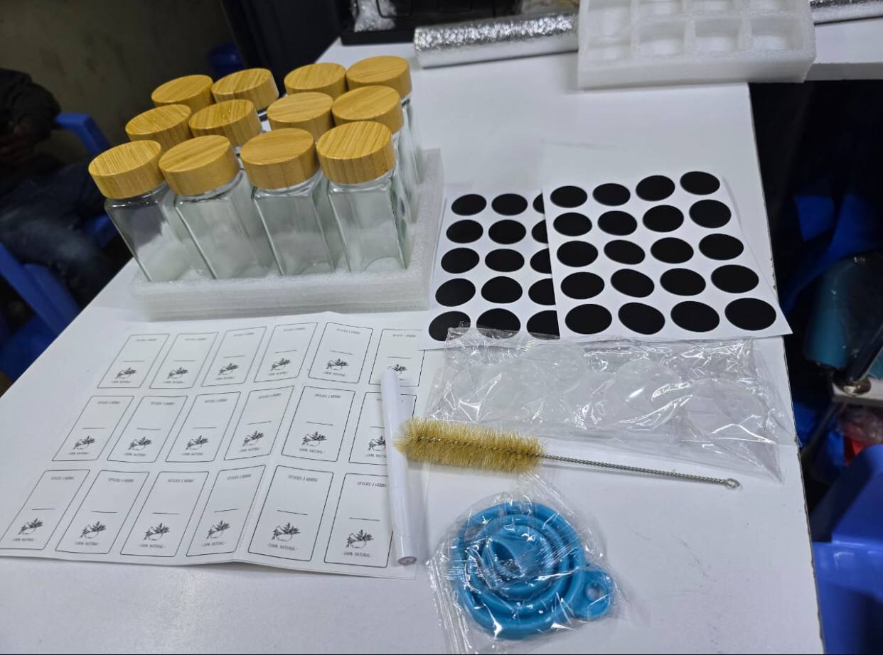 PREMIUM THICK GLASS STORAGE /SPICE JARS WITH BAMBOO LID