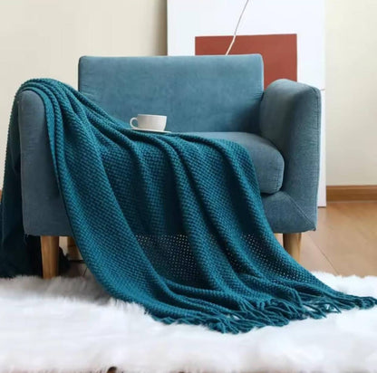 Super soft knitted throw blanket with tassels