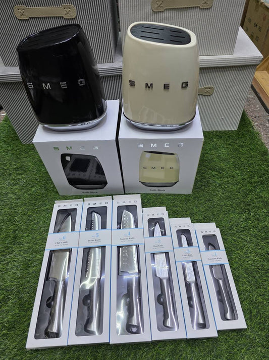 SMEG KNIFE SET.