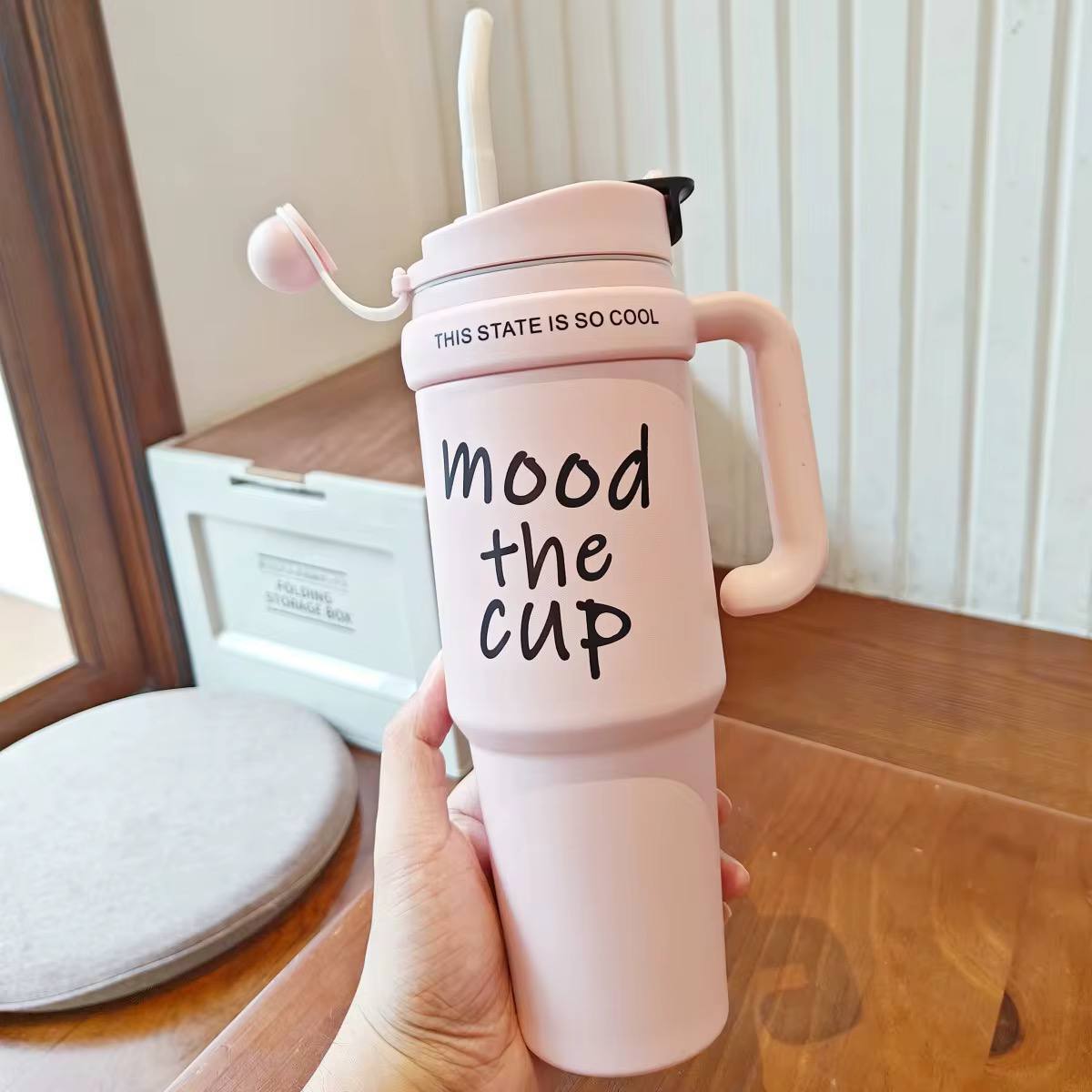Stainless steel large capacity handled both cold and hot insulated cup with metallic straw