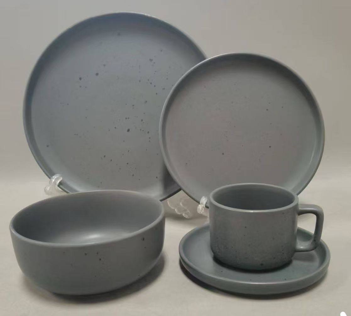 Ceramic dinner set