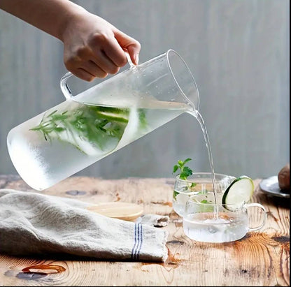 Heat resistant glass jug with an Airtight bamboo lid