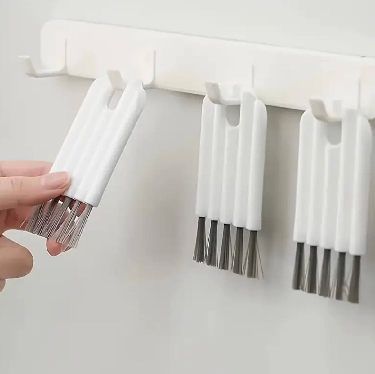 Multifunctional flexible gap brush