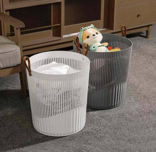 Large capacity laundry/storage basket